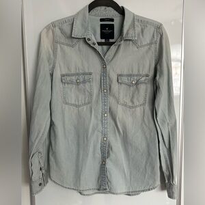 American Eagle Chambray Denim Button Down Shirt Women’s Small Blue